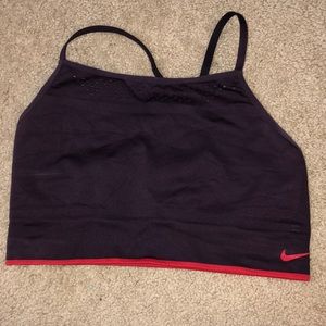 Nike Sports Bra/Crop Top (size M)